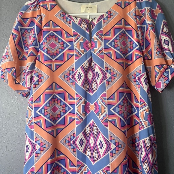 Everly Summer‎ Aztec Print Dress Women’s Size Small Light Flowy Keyhole Short - Picture 3 of 6